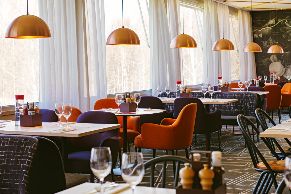 Copyright: Fotograf Jimmy Eriksson, Kocksgatan 17K, 116 24 Stockholm, +46 703 73 44 29, info@jimmyeriksson.se Scandic Vaxjo, restaurant